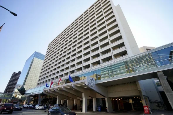 Winnipeg-Delta-Hotel-DAY